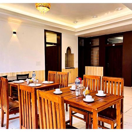 Hotel Premium Travellers # Inn Near Temple - Fully Air Conditioning Hotel - Hygiene And Spacious Room - A Top Rated Luxuary Hotel Merces Ngoại thất bức ảnh