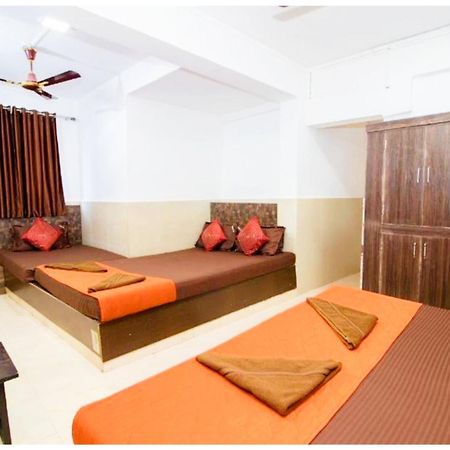 Hotel Premium Travellers # Inn Near Temple - Fully Air Conditioning Hotel - Hygiene And Spacious Room - A Top Rated Luxuary Hotel Merces Ngoại thất bức ảnh