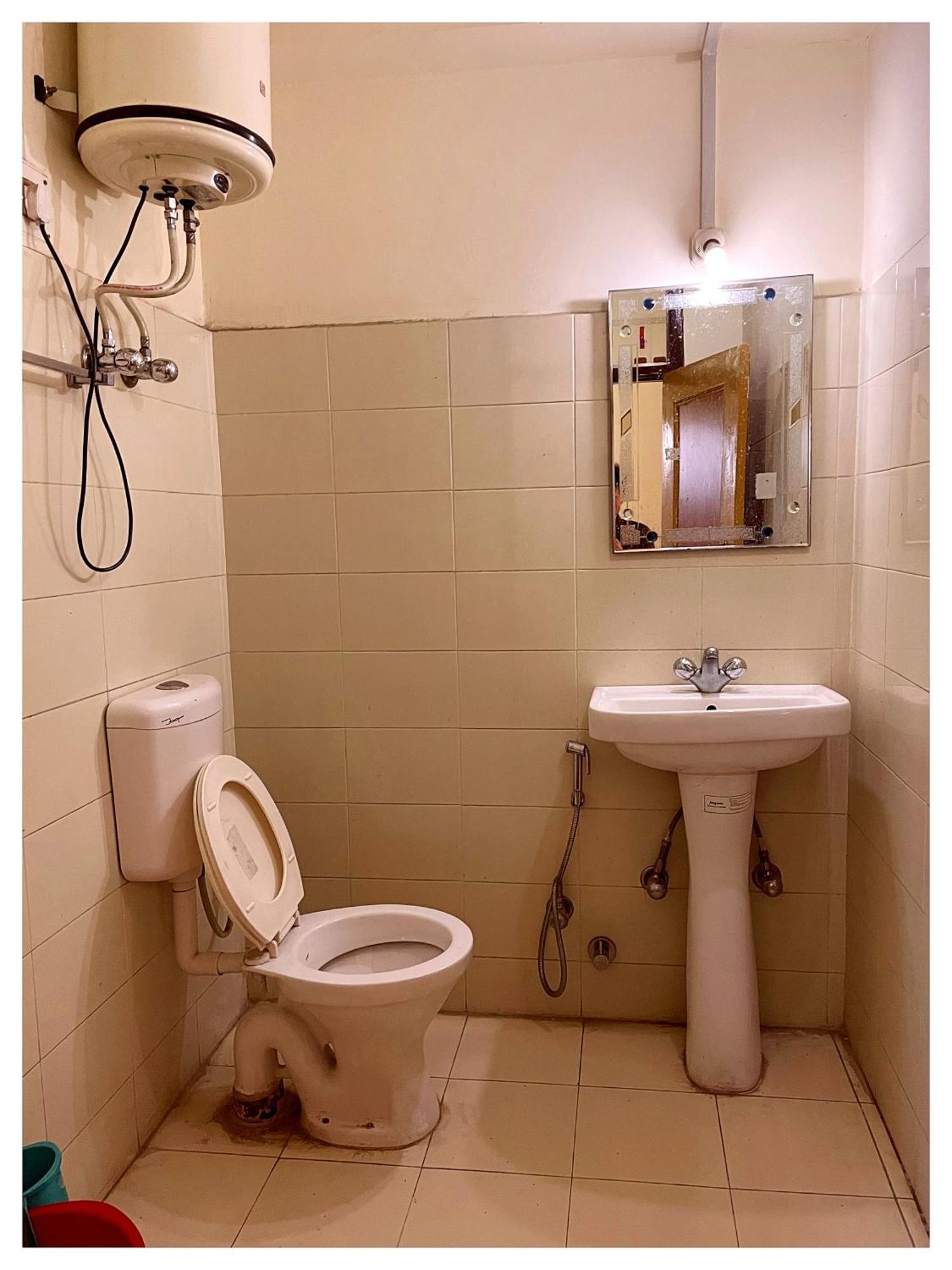 Hotel Premium Travellers # Inn Near Temple - Fully Air Conditioning Hotel - Hygiene And Spacious Room - A Top Rated Luxuary Hotel Merces Ngoại thất bức ảnh