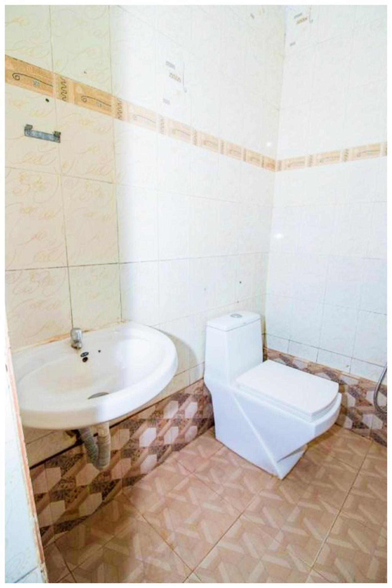 Hotel Premium Travellers # Inn Near Temple - Fully Air Conditioning Hotel - Hygiene And Spacious Room - A Top Rated Luxuary Hotel Merces Ngoại thất bức ảnh