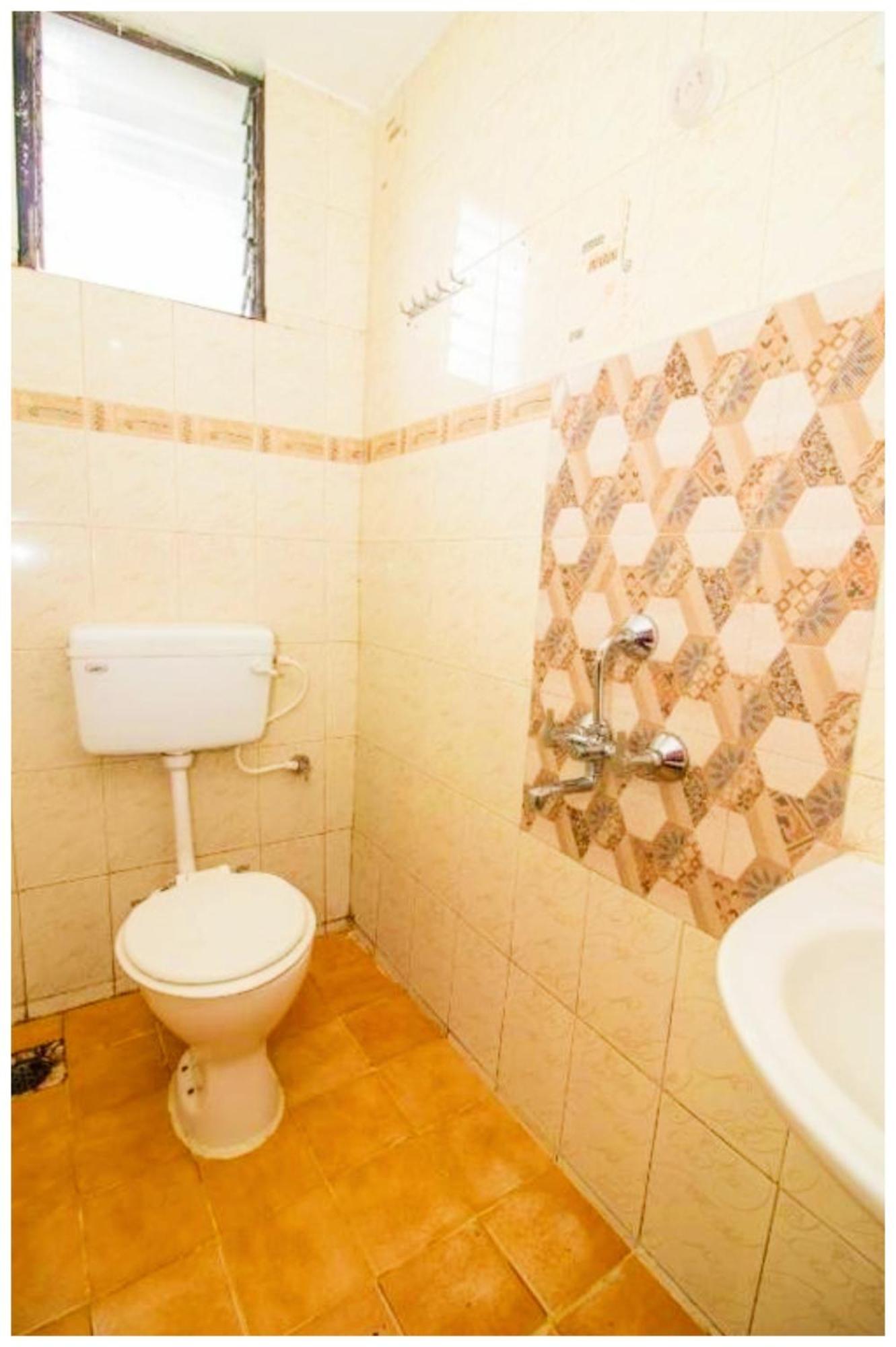 Hotel Premium Travellers # Inn Near Temple - Fully Air Conditioning Hotel - Hygiene And Spacious Room - A Top Rated Luxuary Hotel Merces Ngoại thất bức ảnh