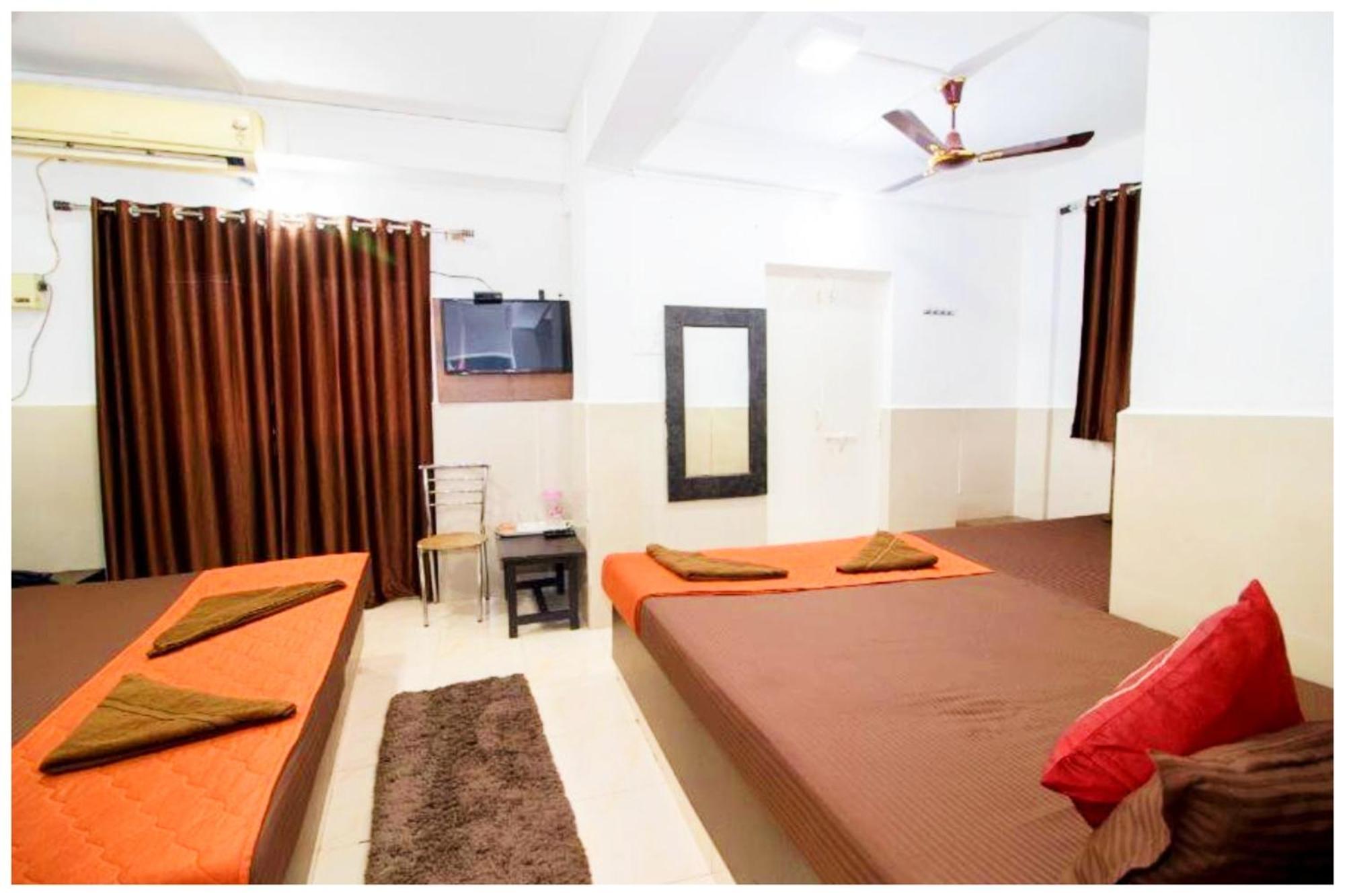Hotel Premium Travellers # Inn Near Temple - Fully Air Conditioning Hotel - Hygiene And Spacious Room - A Top Rated Luxuary Hotel Merces Ngoại thất bức ảnh
